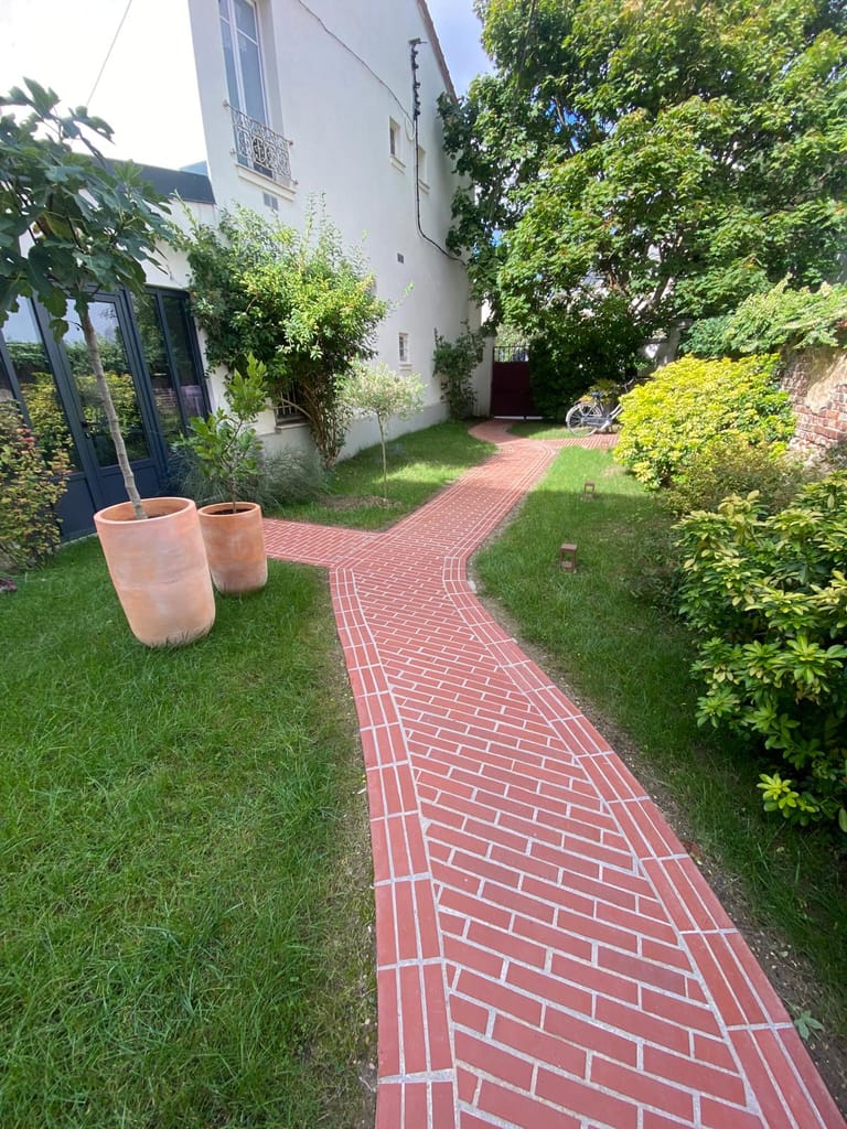 Allée de jardin